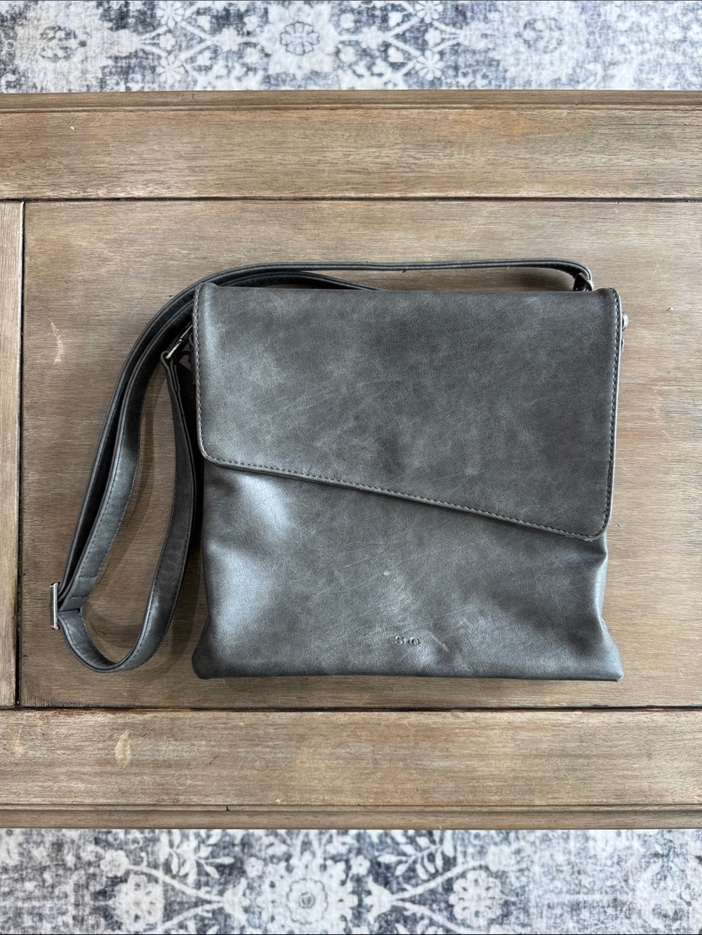 Women’s Black Crossbody purse 👜- Classic Minimalist Design
